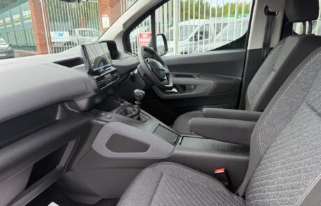 2026 Peugeot Rifter Horizon RS Plus – Black (17)