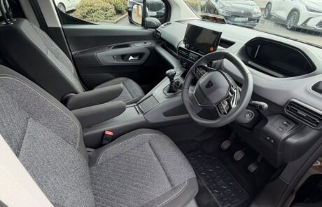 2026 Peugeot Rifter Horizon RS Plus – Black (7)