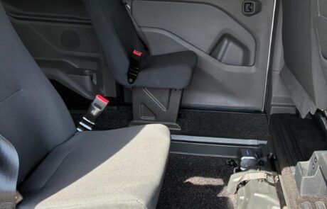 221 Ford Custom Independence 5 seats + wc – Silver (3)