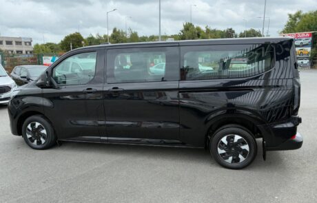 851D37249 Ford CUstom Kombi – Black (9)