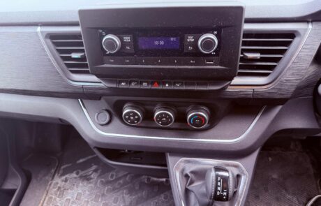 241D4205 Renault Trafic 9 Seats (11)