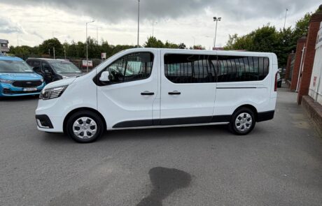 241D4205 Renault Trafic 9 Seats (5)