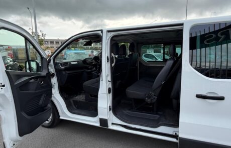 241D4205 Renault Trafic 9 Seats (7)