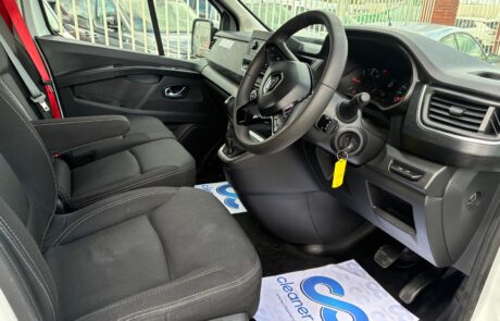 241D4205 Renault Trafic (14)