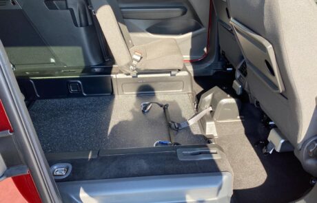 2024 Ford Grand Tourneo Connect Freedom RE – 3031 Met Red (5)